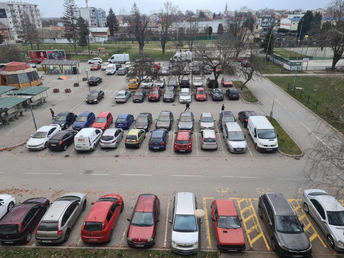 Apartman Yellow - Self Check In Osijek Exterior photo